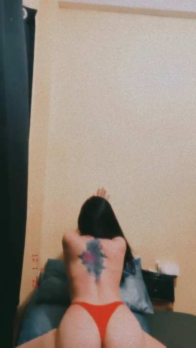 Hani bee red thong twerking🍑🤤