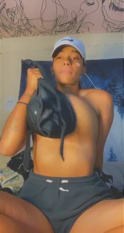 take here folder ( vid & pic ) for a limited time in the comments