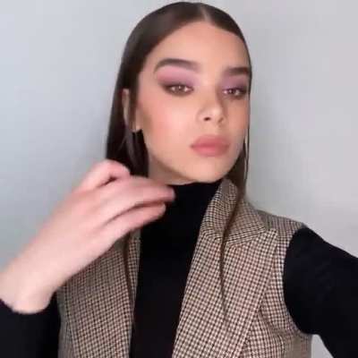 Hailee Steinfeld's gorgeous face