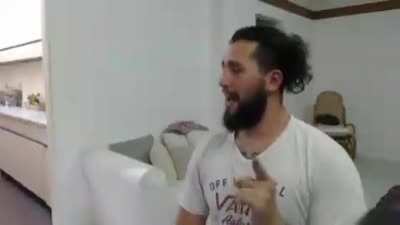 ahí se escucha mejor.