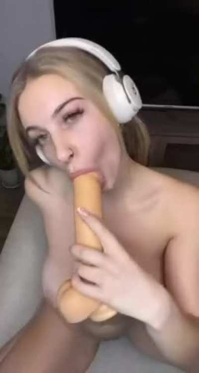 I love sucking 😈