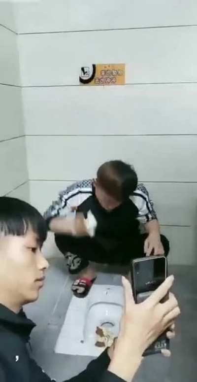 edg夺冠<wbr>之后我兴奋<wbr>的吃粑粑