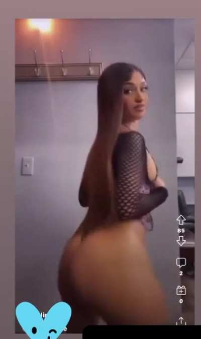 @ thefa<wbr>mousl<wbr>ykayy 🍑🖤