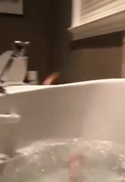 Touchy the water, regret the touchy