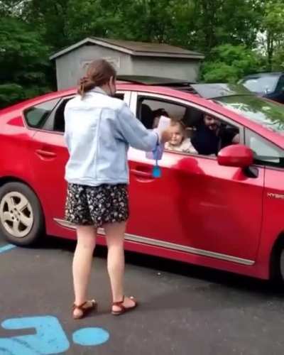 While i do a nice wave to the nice lady