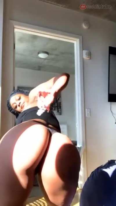 Mizz twerksum