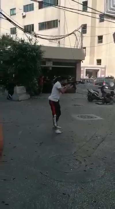 Armed clashes in Beirut. 6 dead, 16 injured according to Lebanese Red Cross.