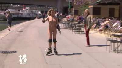 Wendy Night skating nude in public in Nacktes Österreich S1e1