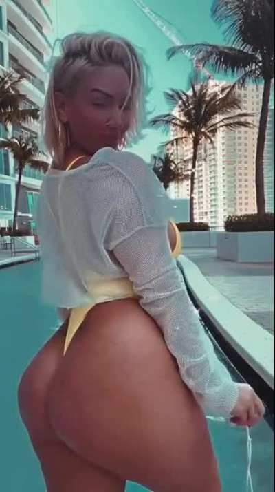 Molly Cavalli (@iam<wbr>molly<wbr>xoxo)