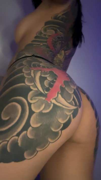 raven hair, thick booty almost kissing the camera... turn around and worship it