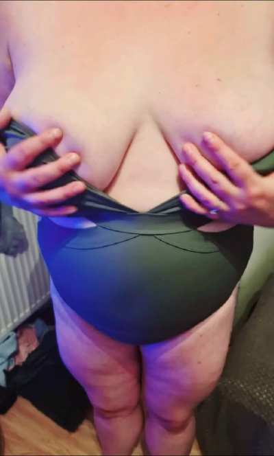 If You ever wondered what mommy hide under the swimsuit