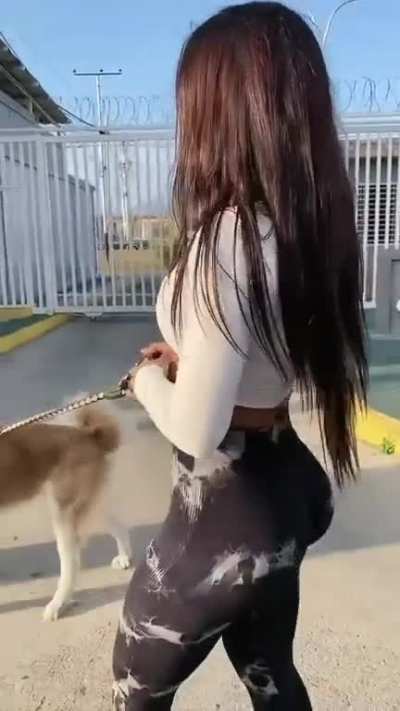 Her 🍑 is fit 👌🏾💦👀