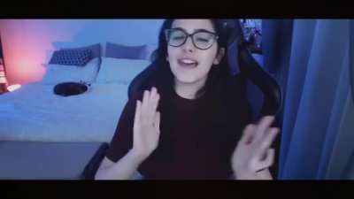 Italian streamer can't keep her hands off herself