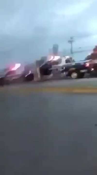 Qué triste la situación de este país. Ahora acá en Cd. Juárez el último suceso de 4 trabajadores de Mega Radio asesinados.