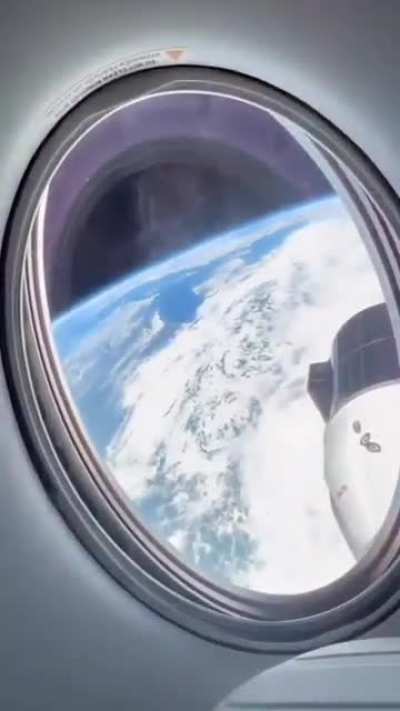 Opening the window on a flight(posted by u/boojibs)