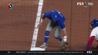 [Highlight] Javy Baez goes swimming.
