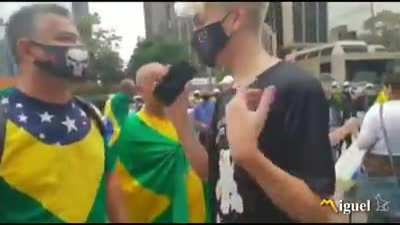 A Direita brasileira sendo entrevistada