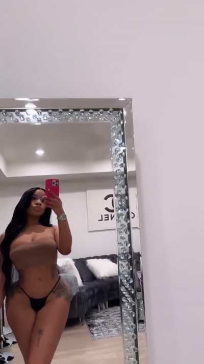 👙🤳🏿