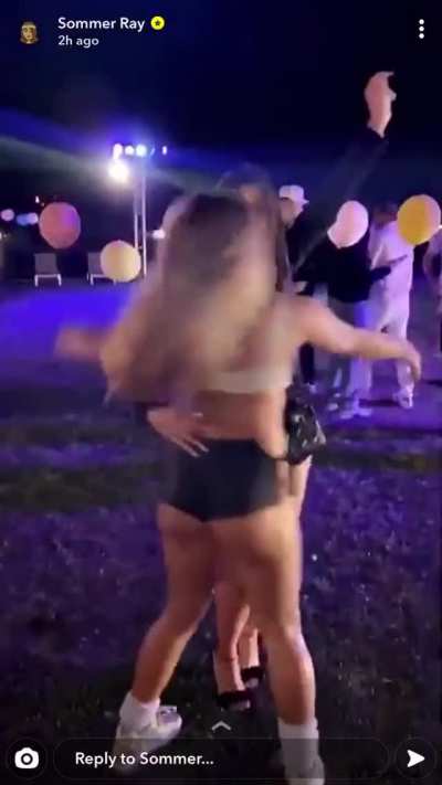 What I would give to be in her friends position 🍑🖤