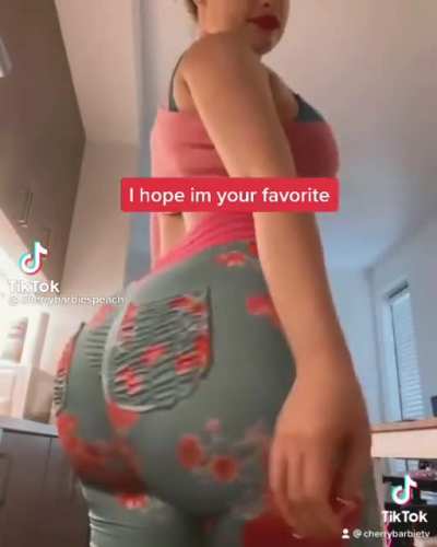 Soft & Jiggly 21 (Huuuuge Ass) 🤤😍🍑