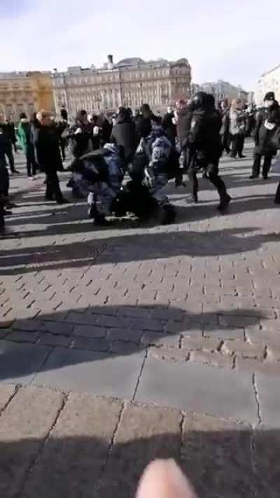 Russian police rush to arrest people as soon as they start shouting 
