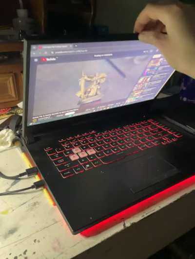 Weird glitch on laptop monitor