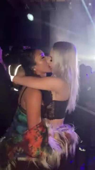 that boob suck tho