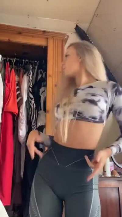 Teasing in very tight pants