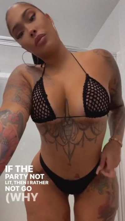 Tattedup holly 🍑🖤