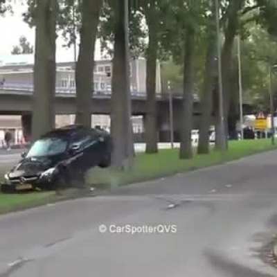 Guy tried a tokyo drift but got rekt