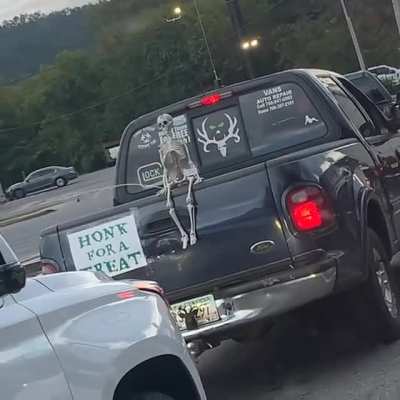 Honk for a treat 🔊