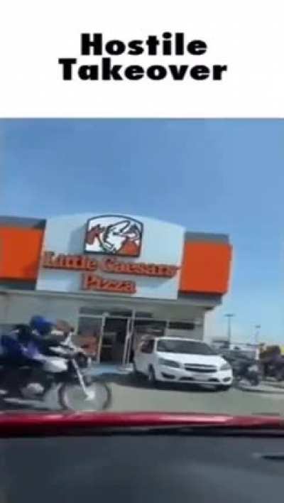 Just trying to get some pizza 🗿