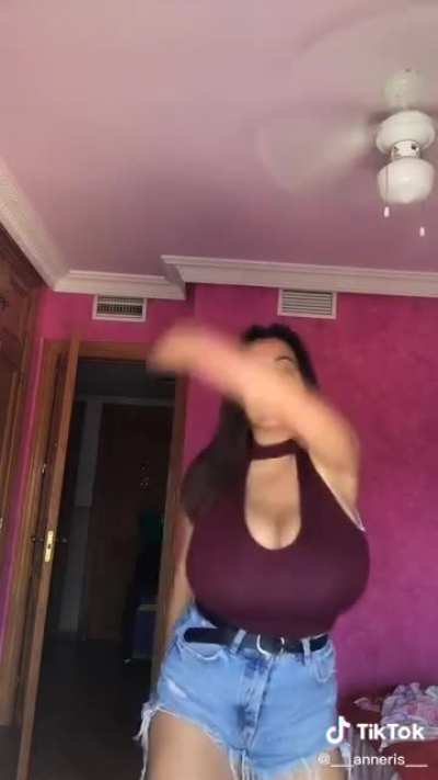 <3