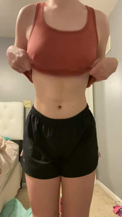 I love dropping my titties for horny guys to look at ❤️ (oc)