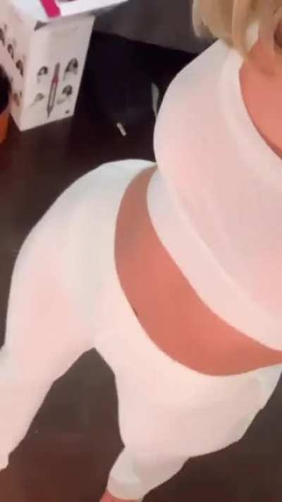 Nipples 😍😍
