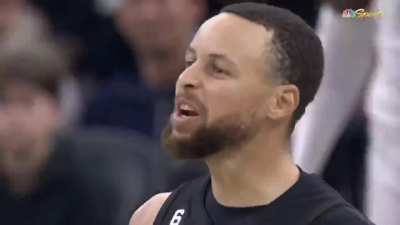 [Highlight] Steph to CP3 after muscling through him for the and-1: “This ain’t 2014 no more” 💀