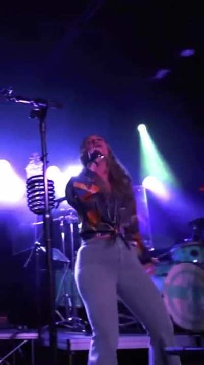 Lainey Wilson (Live at The Basement East, Nashville) - Mobil<wbr>e/Ver<wbr>tical<wbr>.