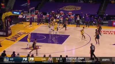[Highlight] Steph hits a ridiculous three to extend the lead to 4