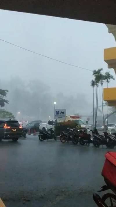 Was at the hospital but could not accompany my wife in the labour room so I came outside to watch the storm.