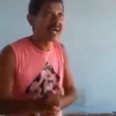 Pq ele jogou maionese?