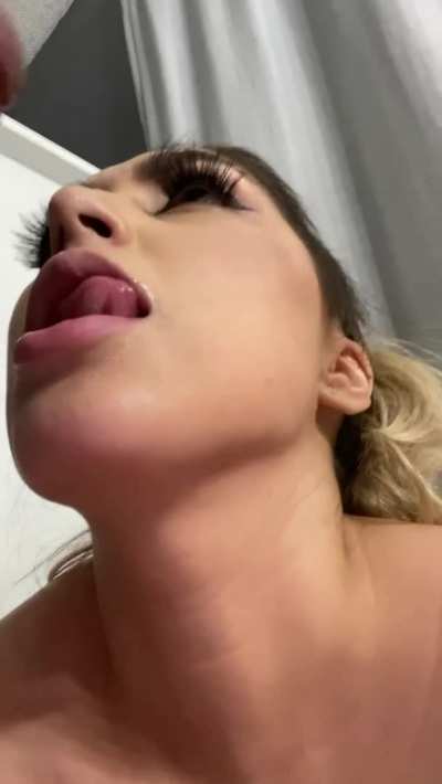 I love when a stranger cums on my face 