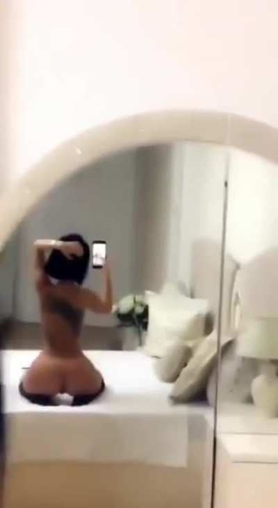 Anisyia Showing off