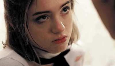 I love the look that Natalia Dyer is giving here, it’s so submissive ♥️