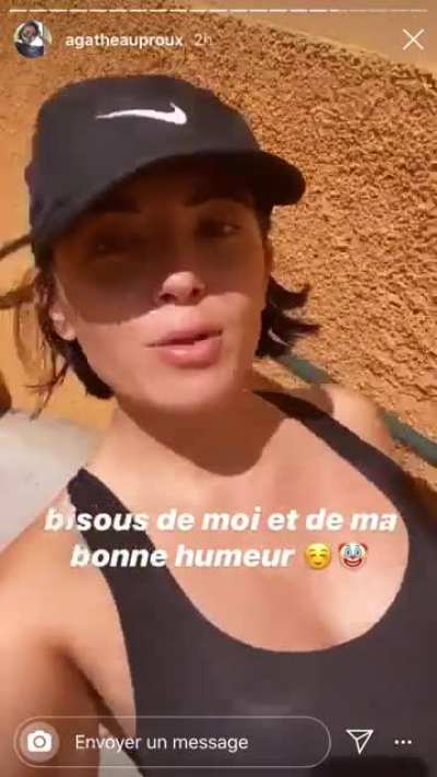 Bonne journée ! Mmh ses gros seins 😏