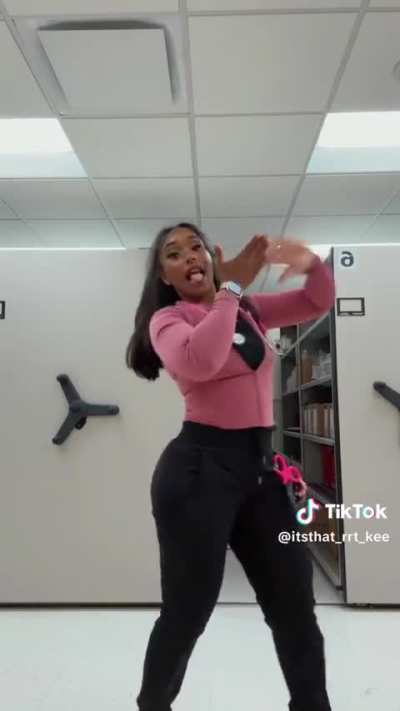 Takelia Turner (@que<wbr>en__t<wbr>akee)