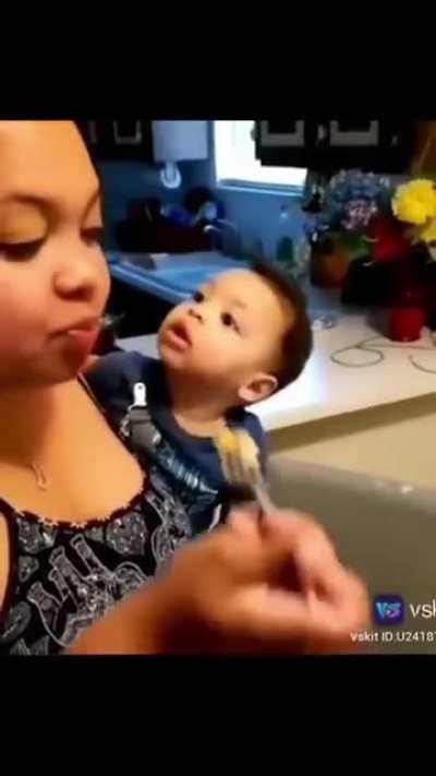 Does she see me?!