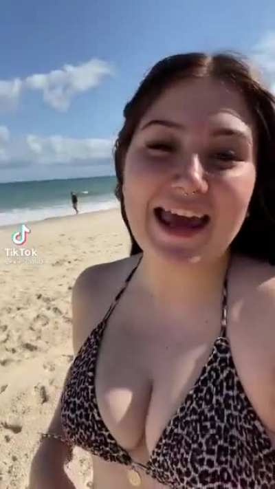 2 thots on a beach