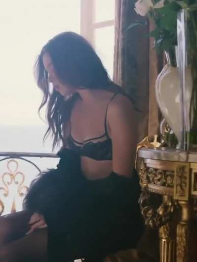 Hailee Steinfeld is so sexy