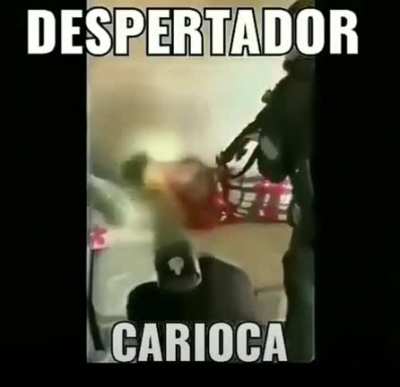 Que bom que os policias são bonzinhos e acordaram o garoto, precisamos de mais anjos como esses na terra 😇