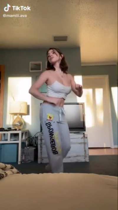 She's a super cute thot!